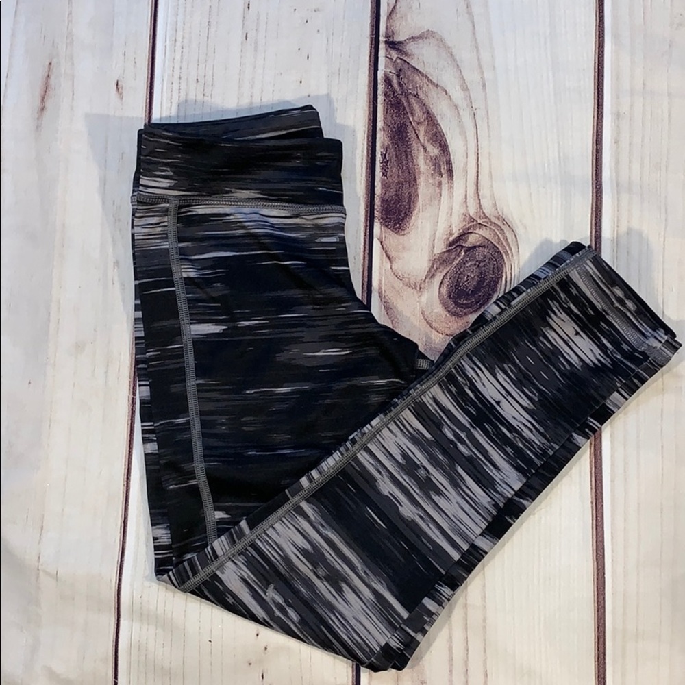Black and white yoga pants